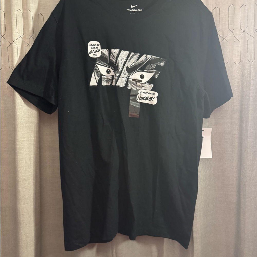 Nike Men's Black and White Graphic Tee